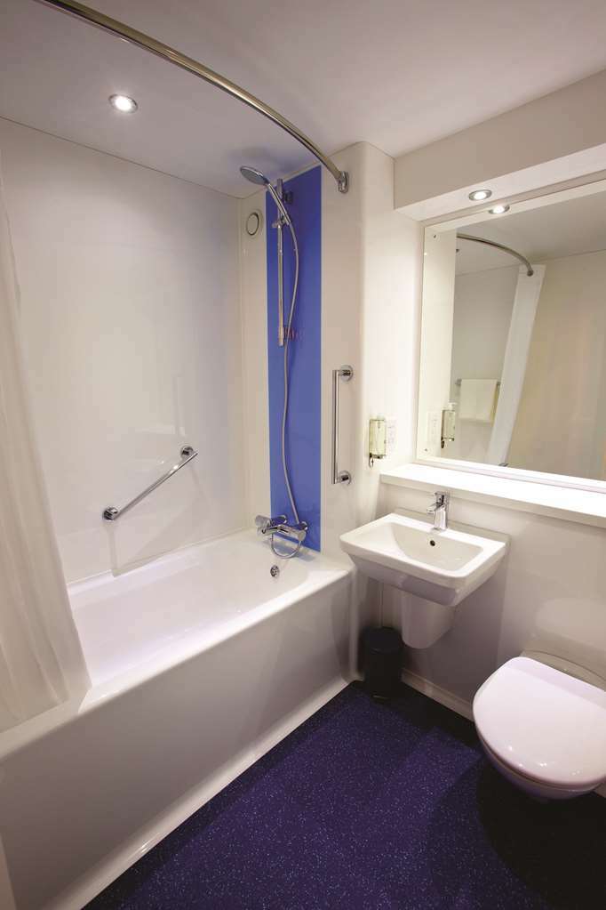 Travelodge London Hounslow Room photo