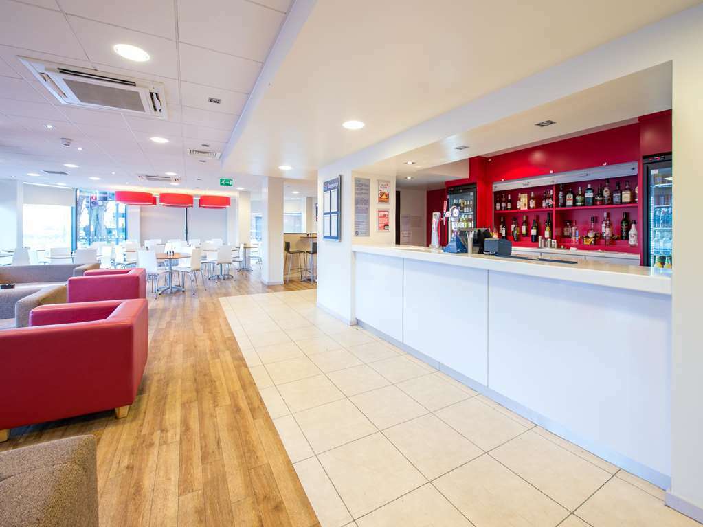 Travelodge London Hounslow Restaurant photo